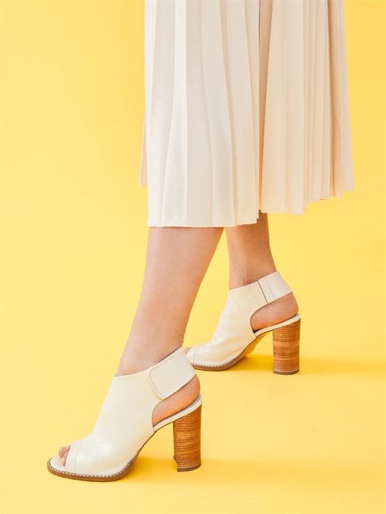 Reni Bej Deri Pim Detaylı Kadın Topuklu Sandalet 
